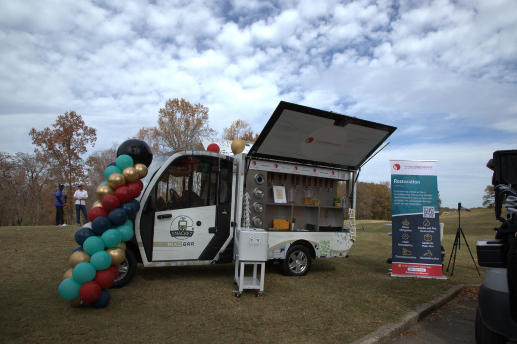 snacket mobile media platform at golf event with balloons